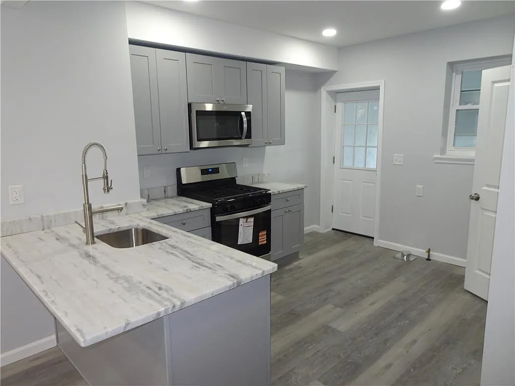 3 bed, 1.5 bath, 1456 sqft, $1,950 — Photo 4