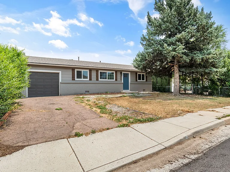 1409 Willshire Dr — Photo 2