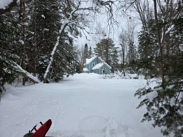 231 Kay Rd W, Huntsville, ON P0B 1L0