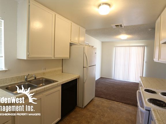3rd image of 5050 University Center Dr