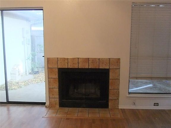 5th image of 10204 Oak Terrace Cir