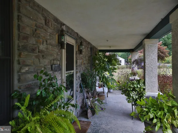 205 Green St, Green Lane, PA 18054