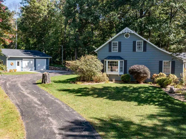 N5008 County Road Q, Waupaca, WI 54981