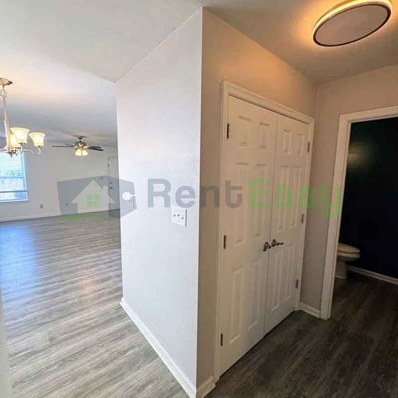 3 bed, 2.5 bath, 1404 sqft, $2,295 — Photo 3