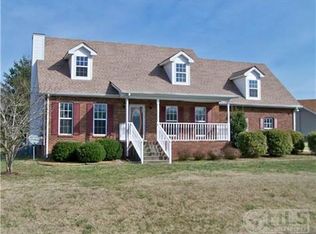 584 Bluff View Dr, Pegram, TN 37143