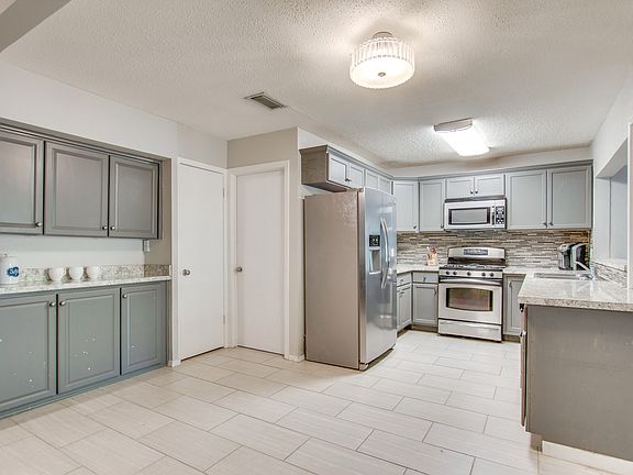 4th image of 151 Centennial Dr