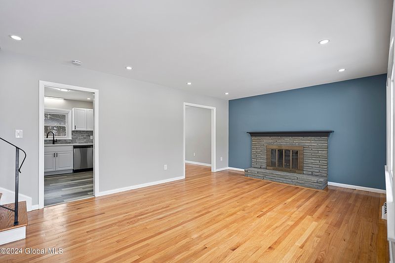 3rd image of 6 Berkley Road