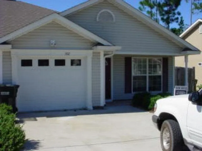 302 Windridge Dr — Photo 1