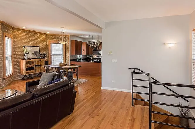 Building Photo - 3436 N Ridgeway Ave #2