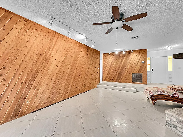 1361 SW 26th Ave — Photo 15