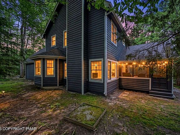 2nd image of 120 Mooncreek Ln