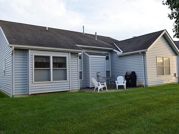3rd image of 122 Gleneagle Dr