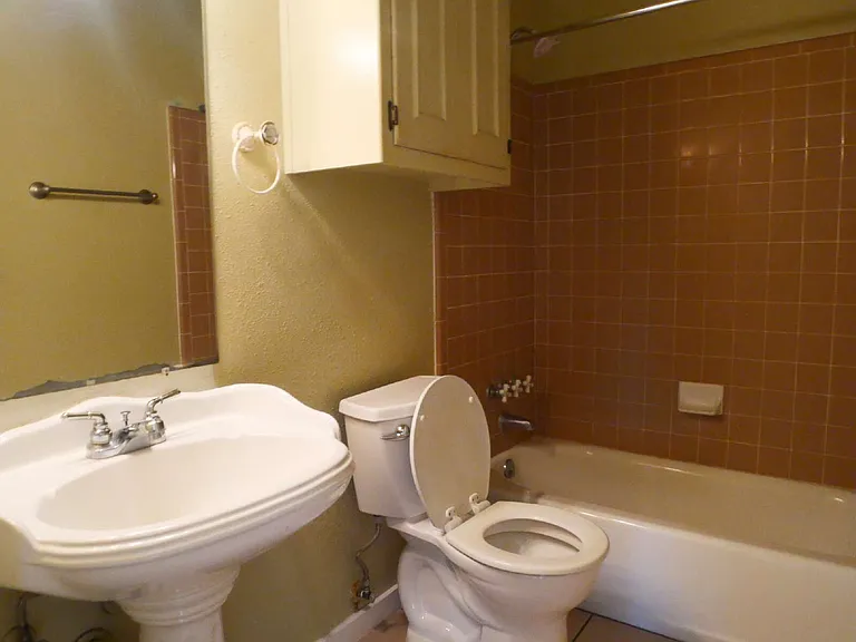 700 N Main St — Photo 16