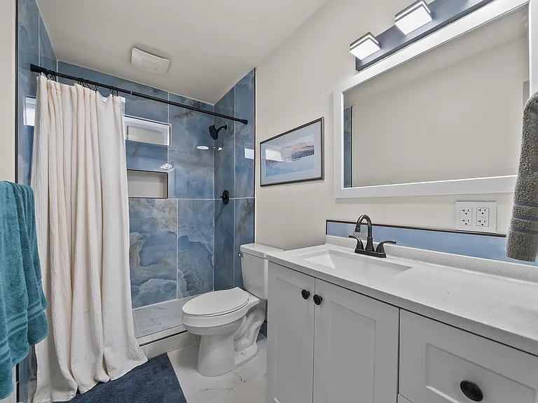 300 E 45th Ave #3 — Photo 7