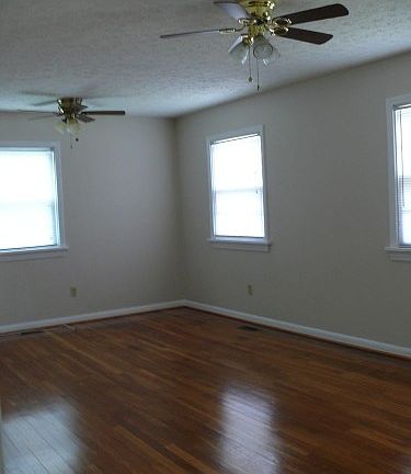 3rd image of 7 N Grove Ave