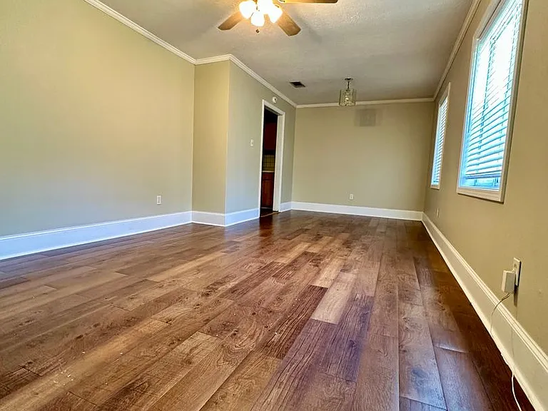 250 Winfield St — Photo 6