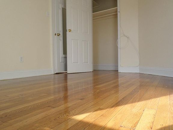 5th image of 2907 31st Ave APT 4B