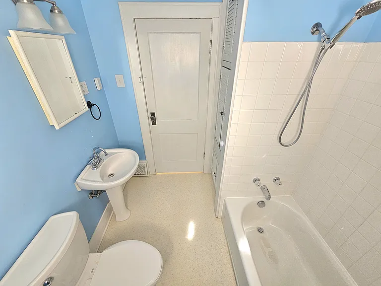 135 W Douglas St — Photo 6