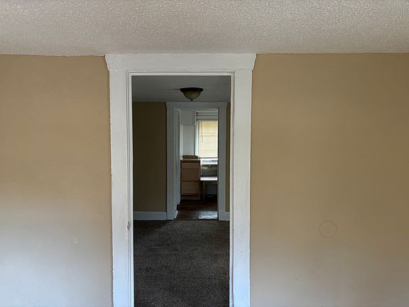 3rd image of 915 Stockton St #B