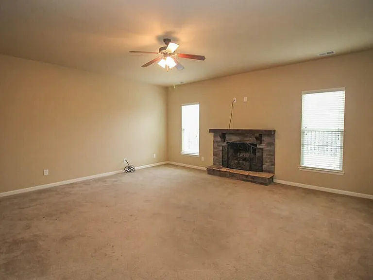 2733 Huntcliffe Dr — Photo 13
