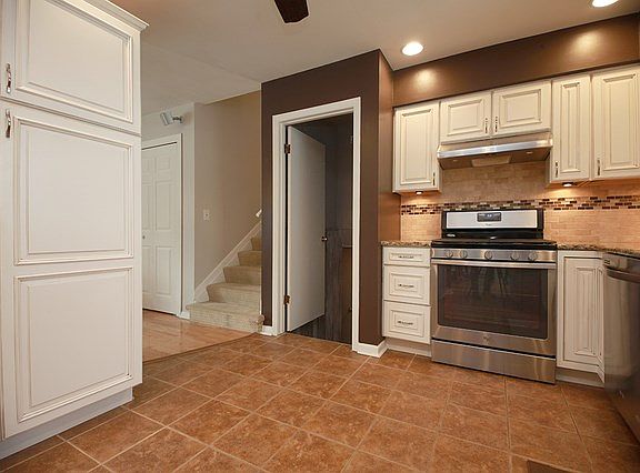 3rd image of 35811 S Jay Dr