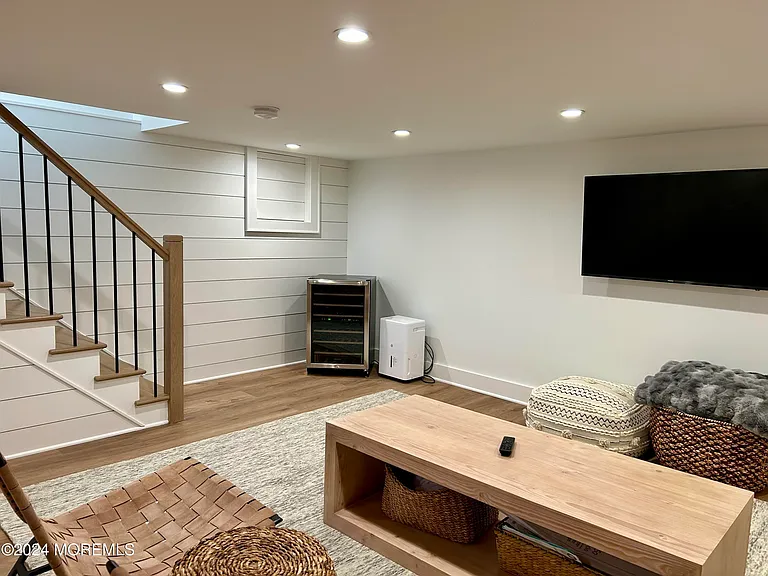 411 Sylvania Ave — Photo 26