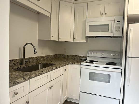 3rd image of 2834 Newell Blvd