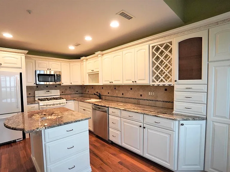 2607 Virginia Ln — Photo 13
