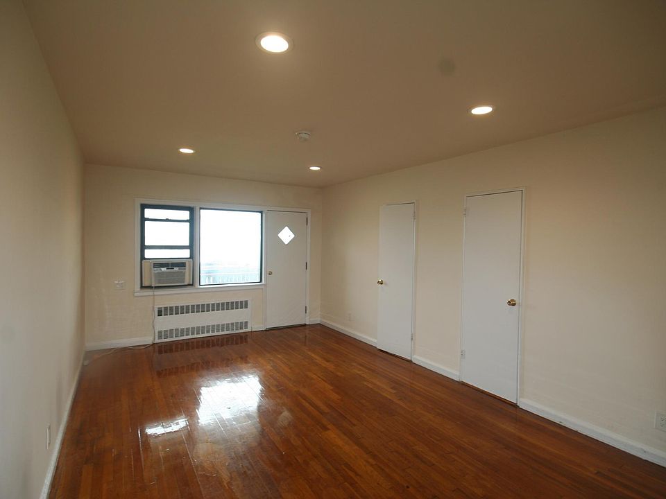 1st image of 429 W Broadway #1