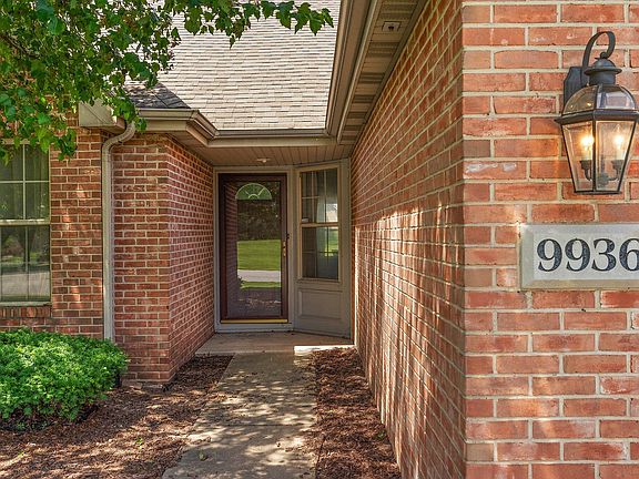 3rd image of 9936 Wildwood Cir