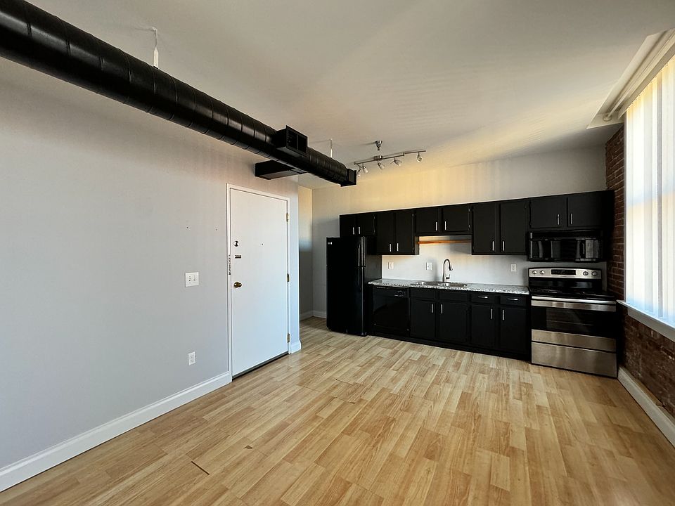 1st image of 509 Delaware St APT 401