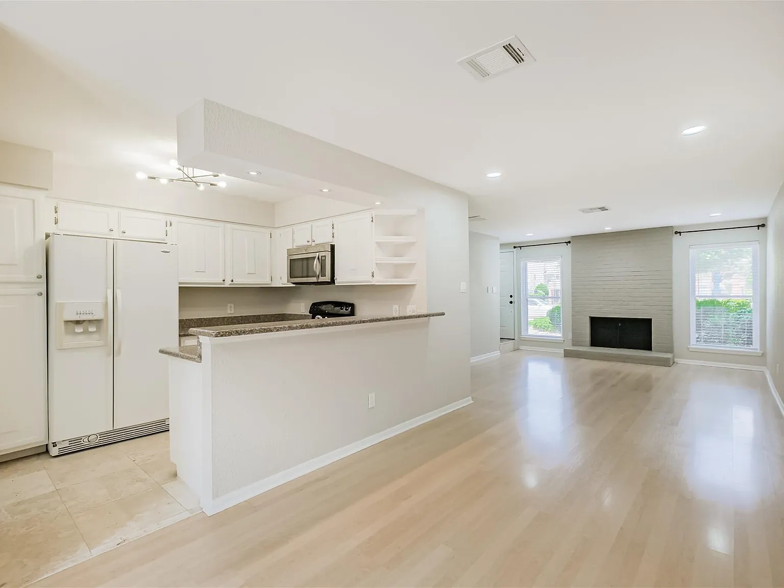 2 bed, 2.5 bath, 1332 sqft, $2,100 — Photo 4