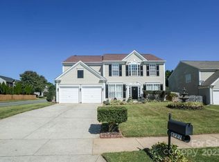 8727 Fieldcroft Dr, Charlotte, NC 28277