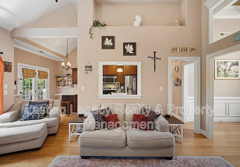 187 Marbrook Dr — Photo 8