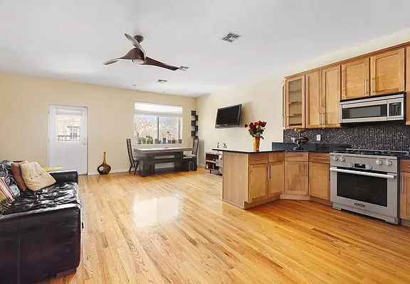 3rd image of 965 Kent Ave APT E3