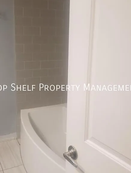 9513 University Ave #8 — Photo 11