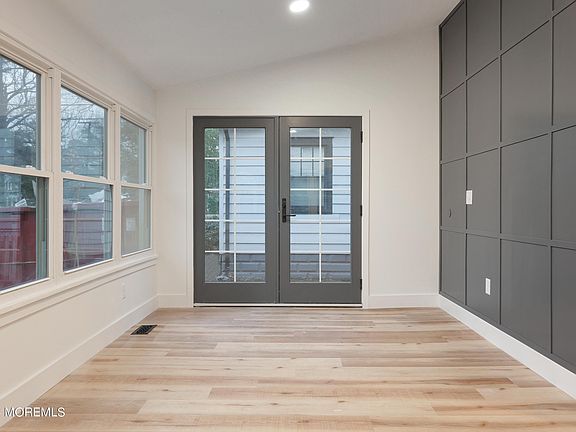 3rd image of 817 Lincoln Avenue