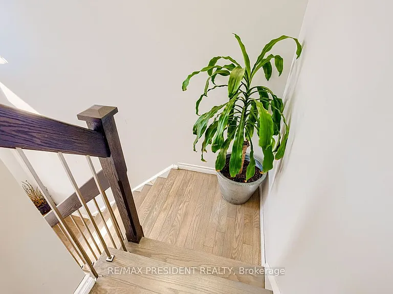 573 Forman Ave — Photo 14