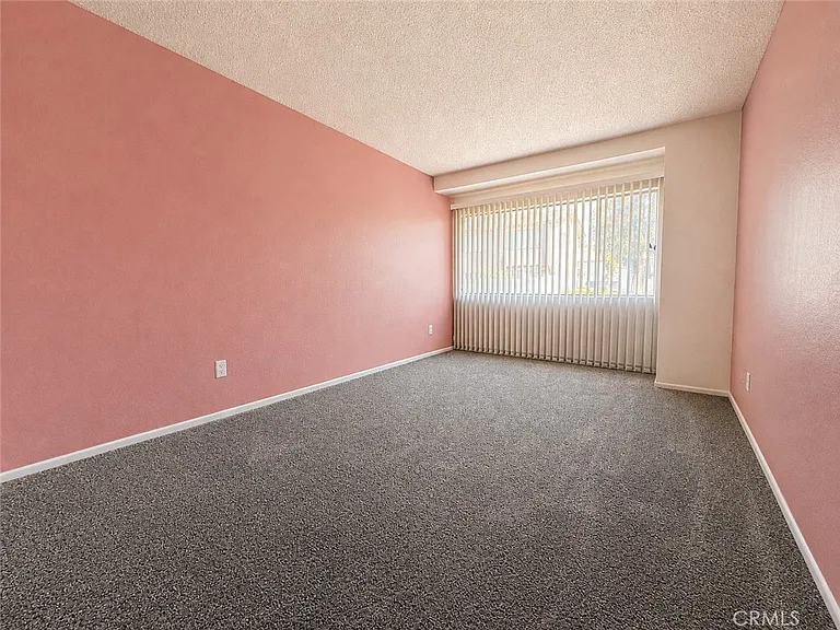 2114 Hawthorne Ct — Photo 4