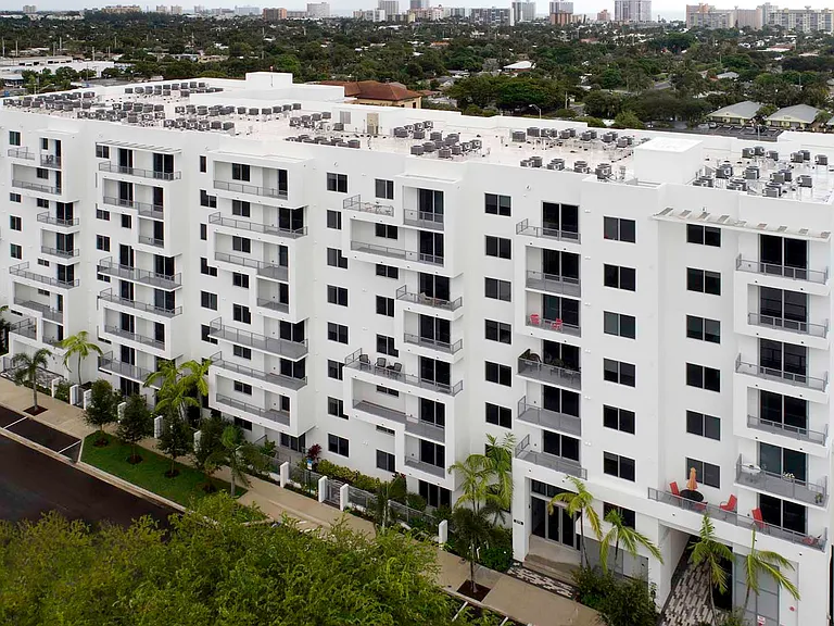Griffis Pompano Beach apartments exterior.
