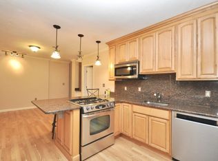 452 Park Dr APT 10, Boston, MA 02215