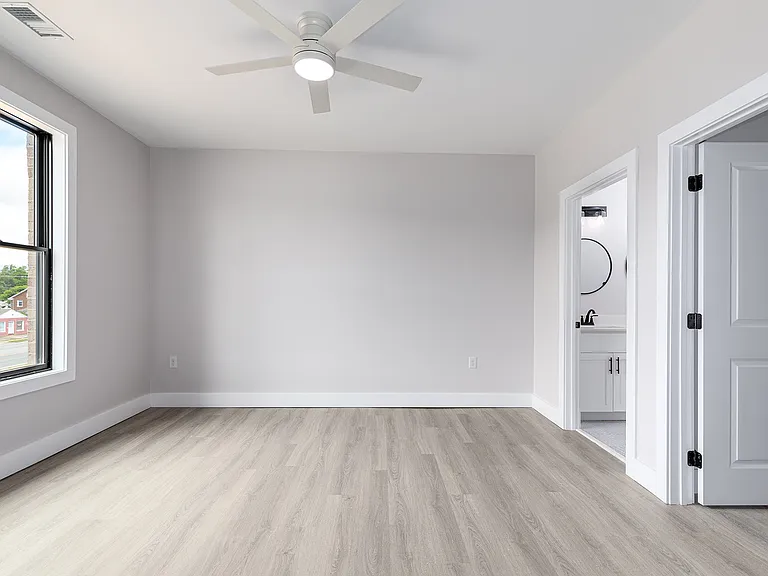 131 Center St #2106 — Photo 8