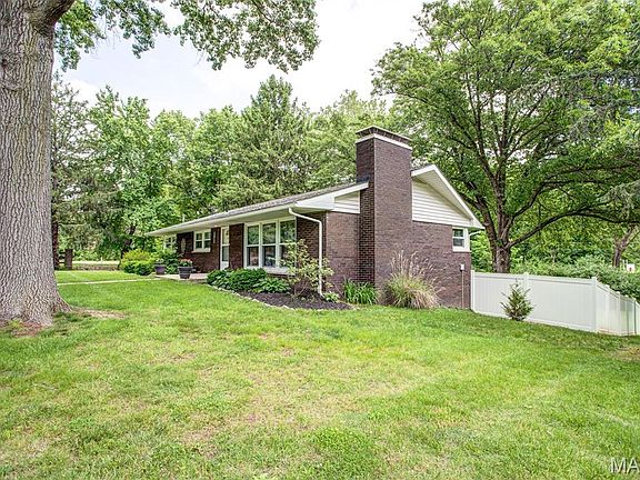 4th image of 5013 Crystal Lake Dr