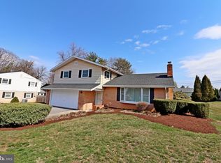 57 W Ridge Dr, Leola, PA 17540