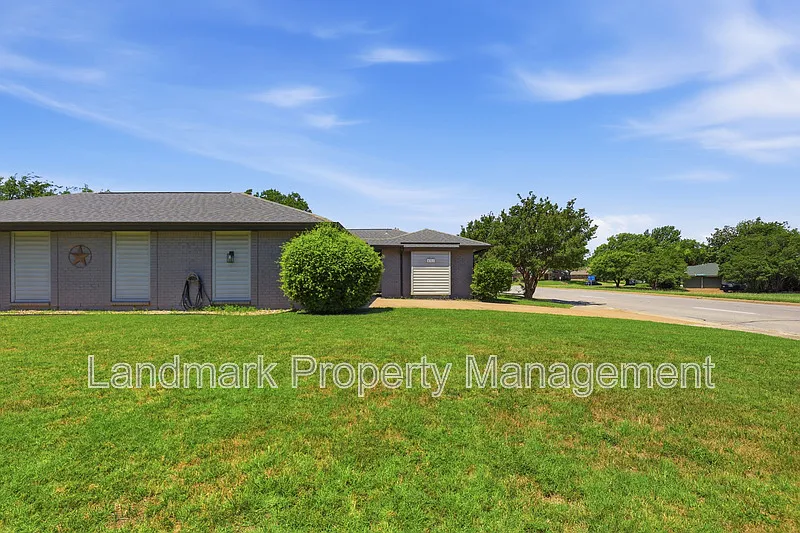 3 bed, 2.0 bath, 1580 sqft, $1,750 — Photo 3