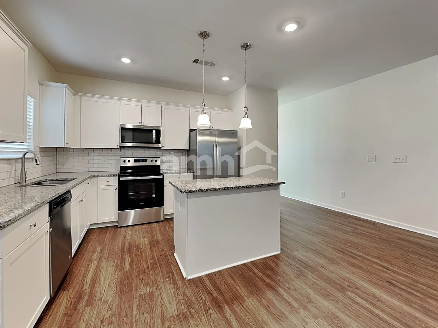 3 bed, 2.5 bath, 1892 sqft, $2,110 — Photo 3