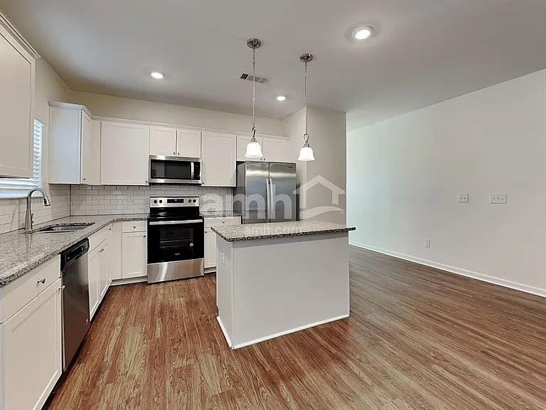 307 Camp Dr — Photo 3