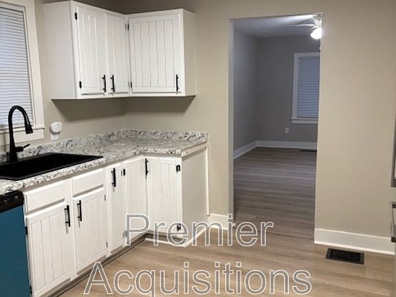 5th image of 2615 Krum St