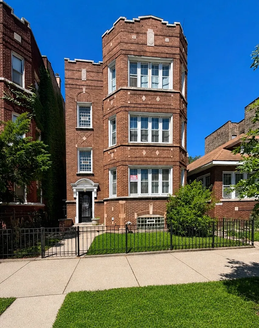 2 bed, 1300 sqft, $1,400 — Photo 1