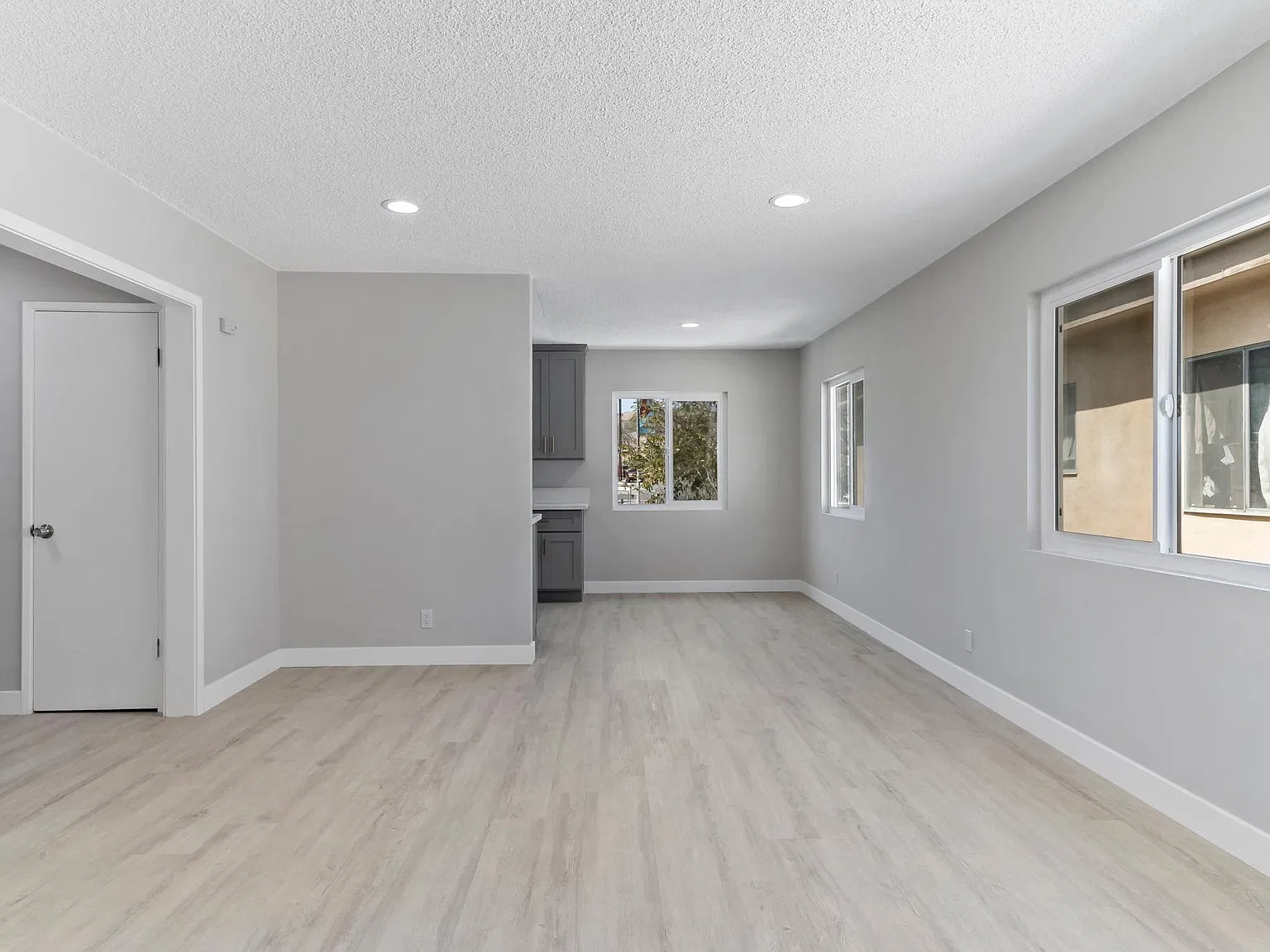 841 Cleveland St — Photo 3